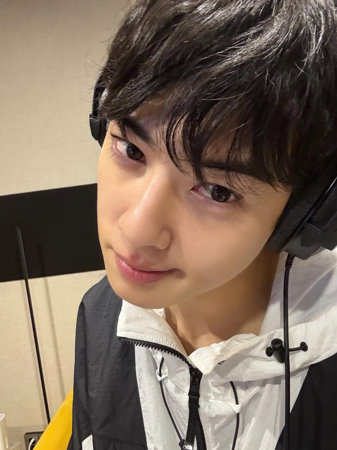 車銀優現身 APEC 現場！帥氣軍裝現身　網友一看全暈：以為拍電影