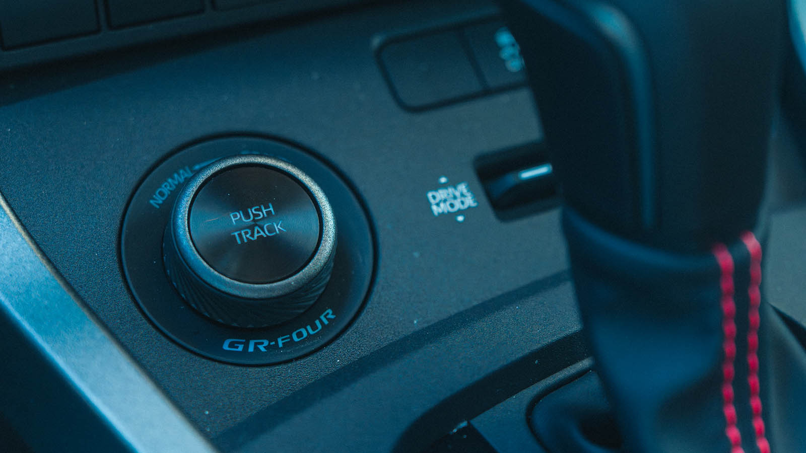 車 COOL｜試駕 Toyota GR YARiS 8AT，超舒爽的自排暴力鴨！