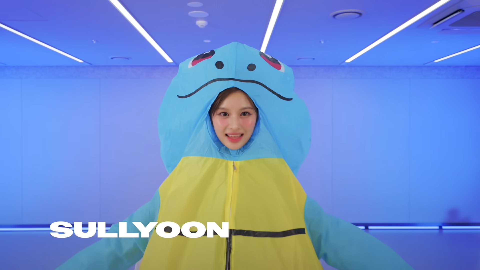 阿凡達、憂憂都來了！NMIXX 全員「藍色扮裝」宣傳新歌〈Blue Valentine〉！