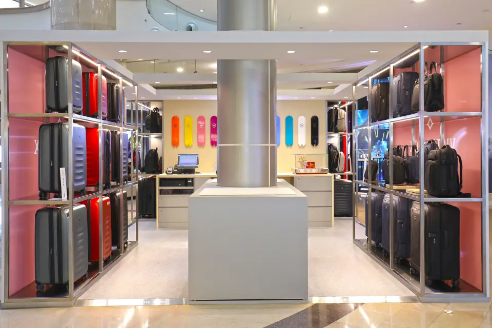 Victorinox 概念快閃店登台！瑞士百年精品插旗台北 101，開啟摩登商旅新時代