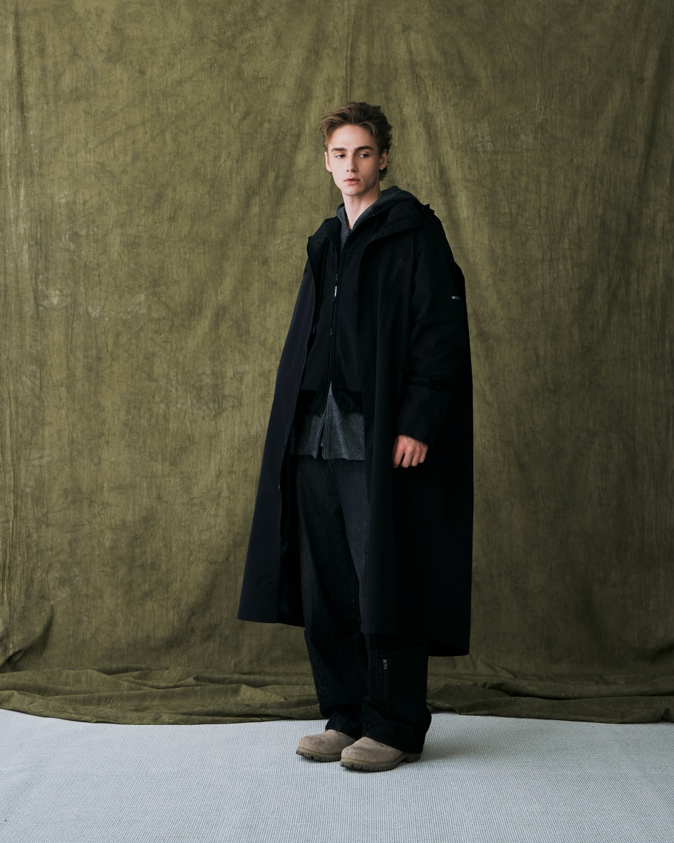 WISDOM® 全新 2025 秋冬系列正式登場，以深邃黑為基調融入灰與白的低飽和層次