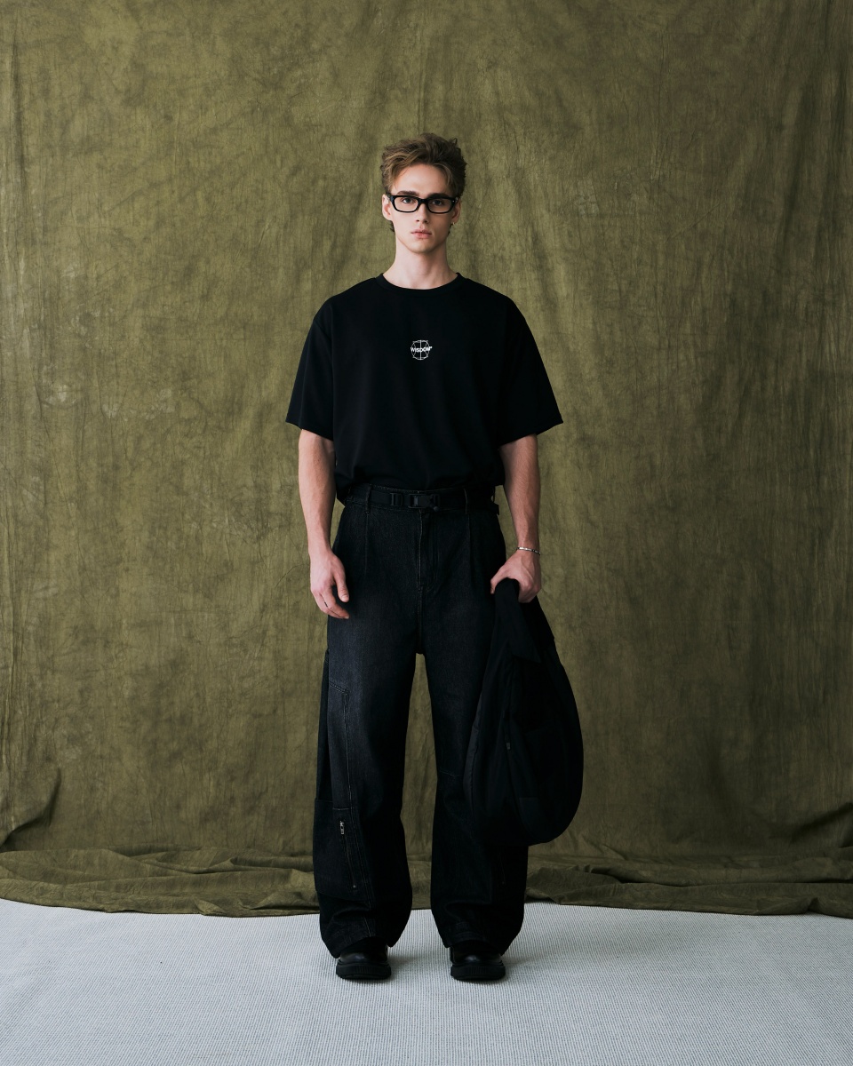 WISDOM® 全新 2025 秋冬系列正式登場，以深邃黑為基調融入灰與白的低飽和層次