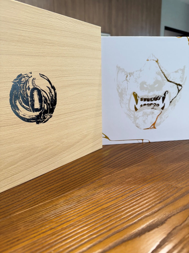 《羊蹄山戰鬼》收藏版開箱，戰鬼面具、武士刀鐔等實體周邊讓你彷彿置身於蝦夷地