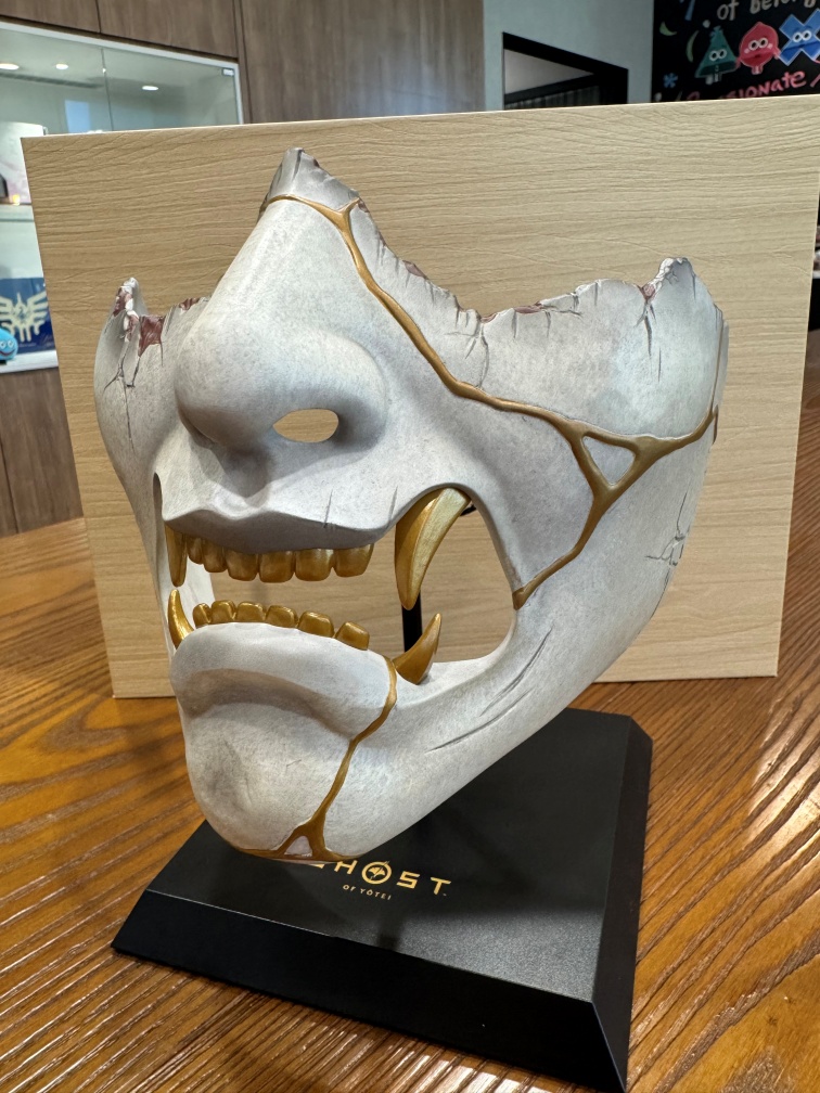 《羊蹄山戰鬼》收藏版開箱，戰鬼面具、武士刀鐔等實體周邊讓你彷彿置身於蝦夷地