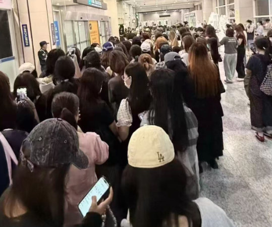 TXT秀彬與ZB1章昊近日到訪中國大陸旅遊，遇到相當多私生飯。（圖：IG）