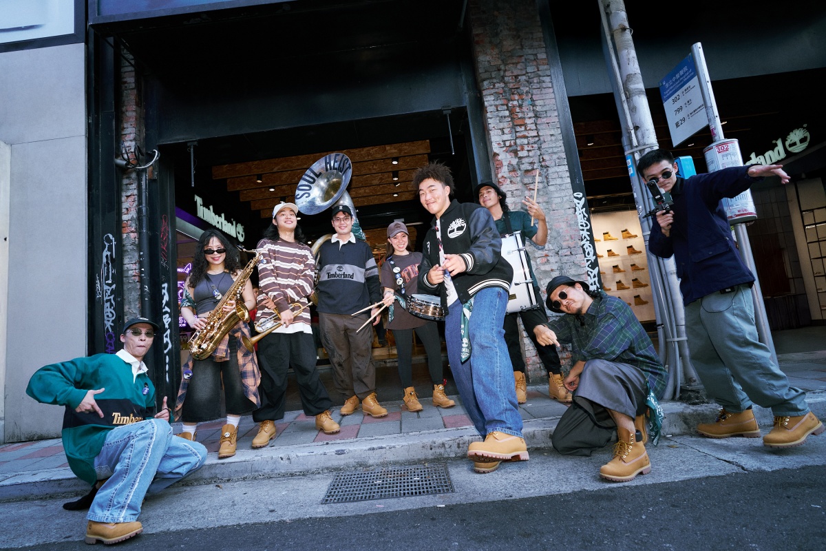 踢不爛大隊長「不死鳥」郭泓志搖旗遊行嗨翻西門町！