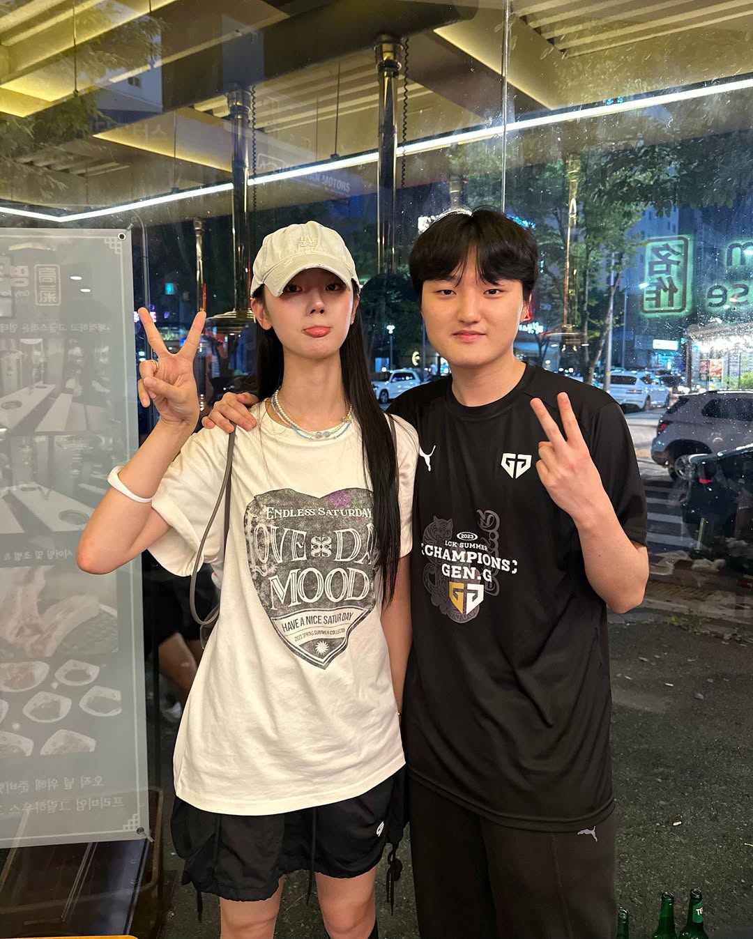 Peyz 與姐姐的合照