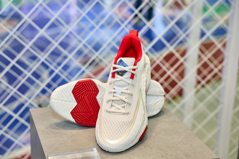 Nike S.T. Glow「燃點」