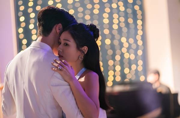 《一吻爆炸》榮登 Netflix 全球非英語影集排行榜亞軍！收視率飆至最新高點，刺激三角戀即將展開！