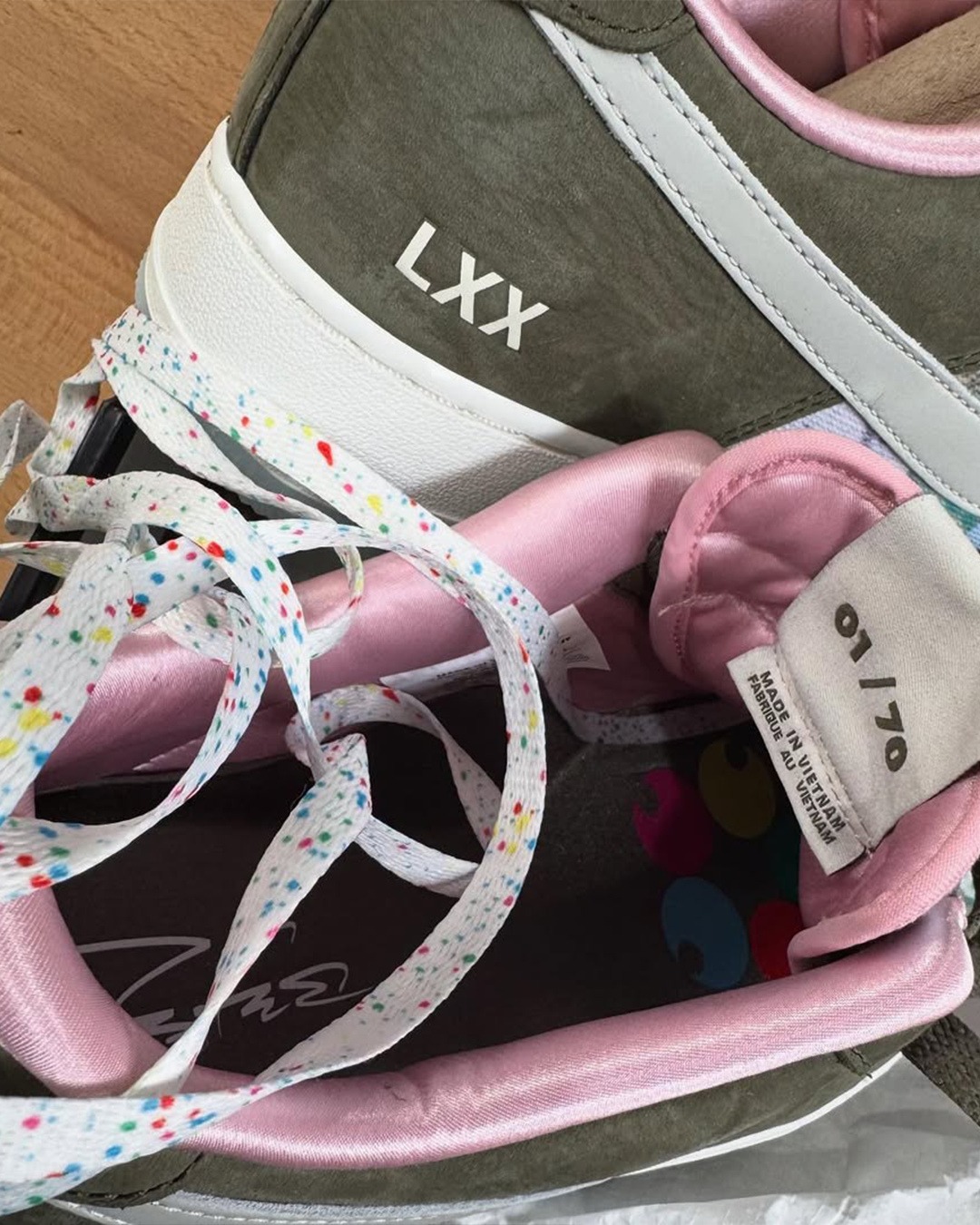 細節超頂！全球「限量 70 雙」的 Futura x Nike Air Force 1 聯名新作曝光