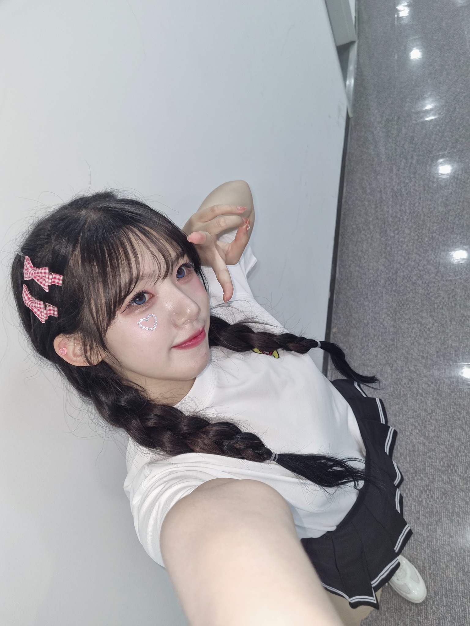 「樂天女神」廉世彬遭爆長期被性騷！狼爪竟是身邊韓籍經紀人，他疑不忍發聲