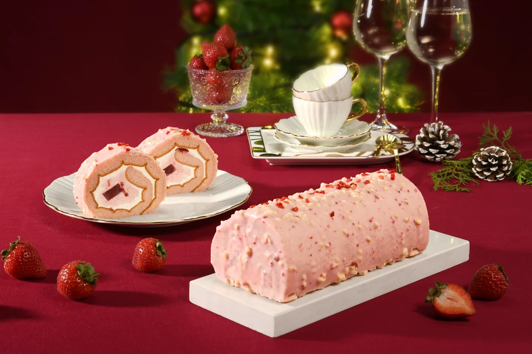 亞尼克草莓脆皮巧克力生乳捲，售價699元