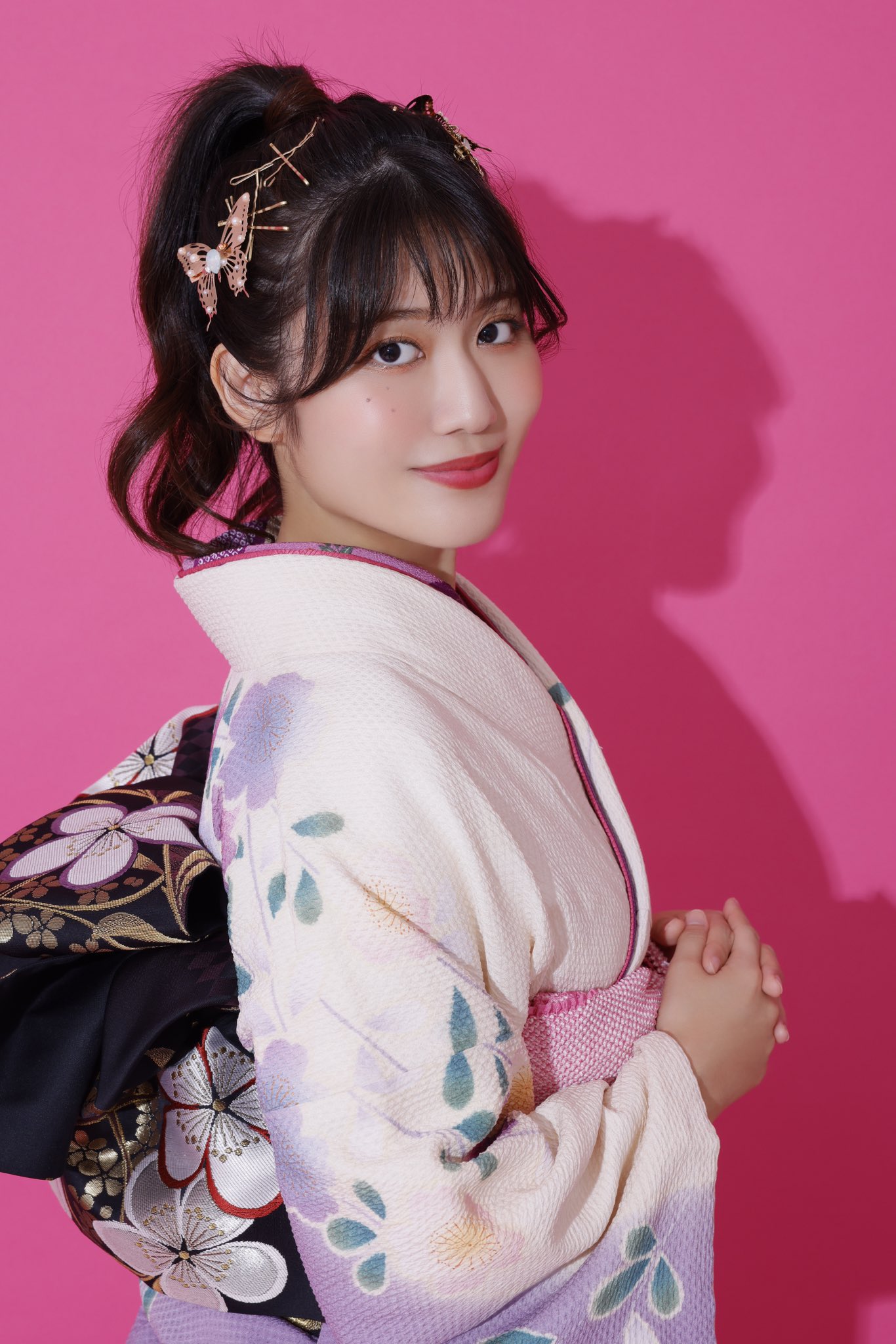 罕見公開「眼鏡中分」造型！神宮寺ナオ 自拍照掀網路熱議，僅數天就狂吸 