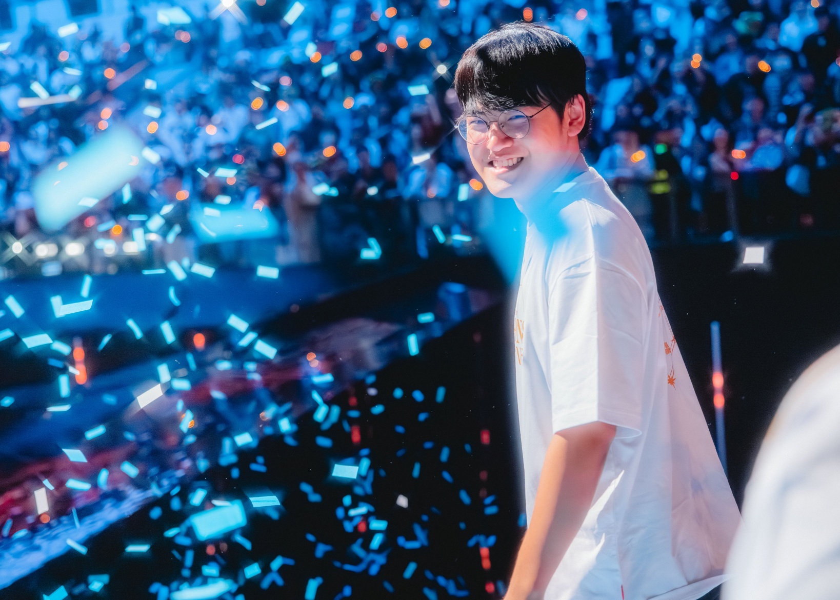 回顧今年 4 月，Guma 坐冷板凳實況喊：「我 Gumayusi 是不知道何為放棄的男人！」