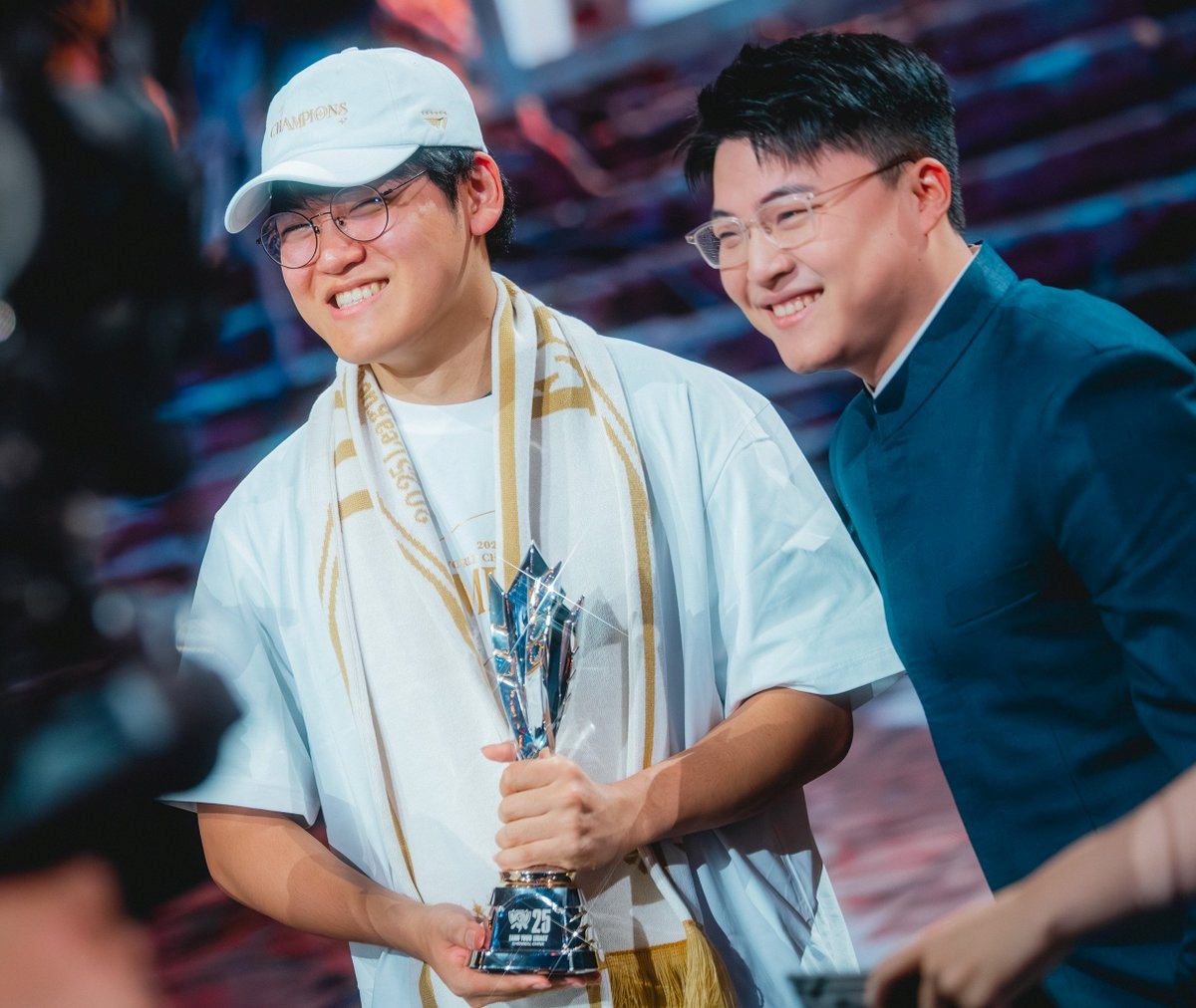 回顧今年 4 月，Guma 坐冷板凳實況喊：「我 Gumayusi 是不知道何為放棄的男人！」