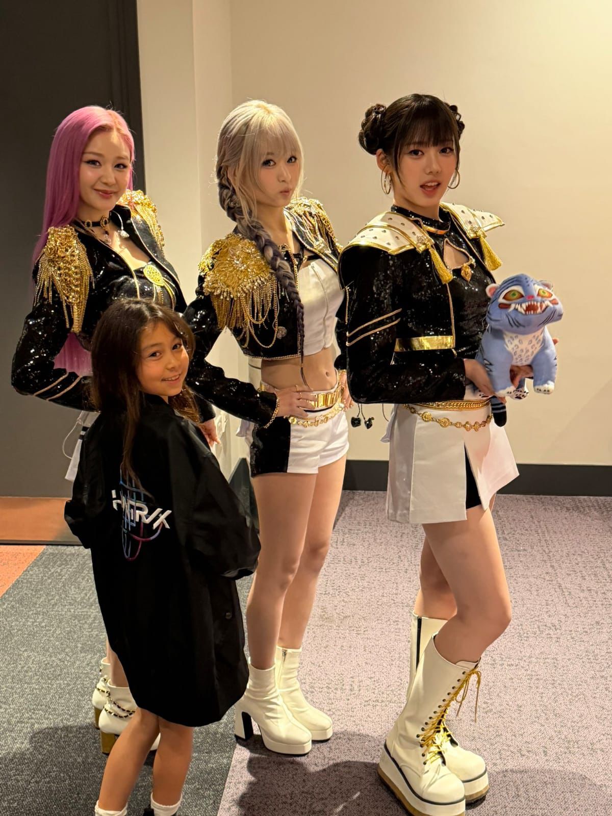 BABYMONSTER 版《Kpop 獵魔女團》來了！MAMA 2025 台上大飆高音！