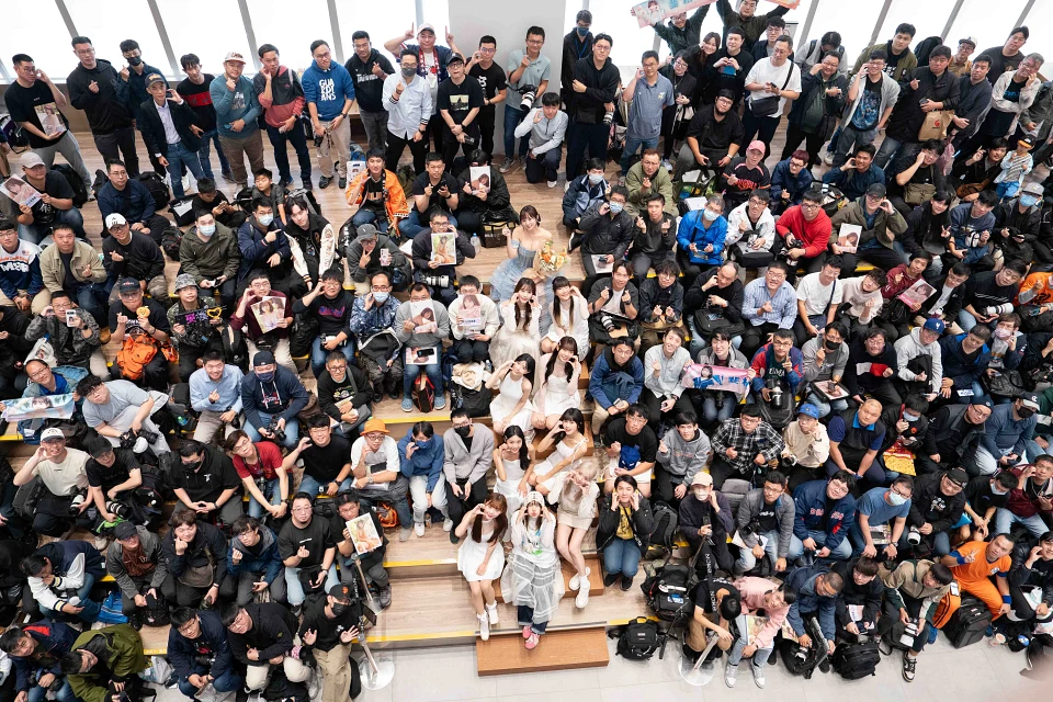 斐棋《一棋一會》台北見面簽書會限量 300 名額一開放便秒殺，沒搶到的粉絲更紛紛上網敲碗求加開，足見大家對《一棋一會》與斐棋的高度支持。圖片來源：尖端媒體集團提供