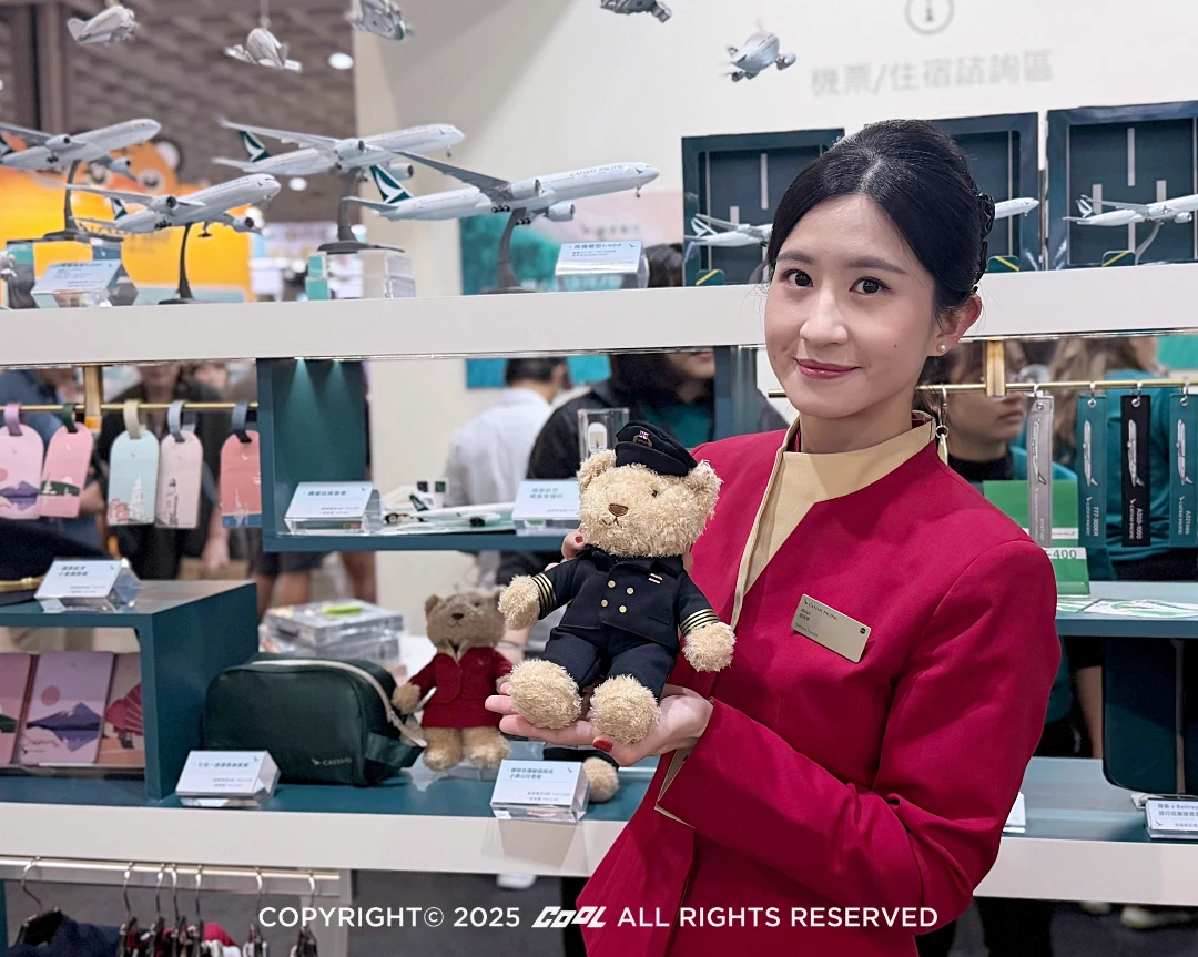 國泰航空今年以「Ready to Fly」為主題，不僅將巨型 1:10 A350-1000 飛機模型搬進展場，更集結全球 75  大熱門航點 8 折起優惠