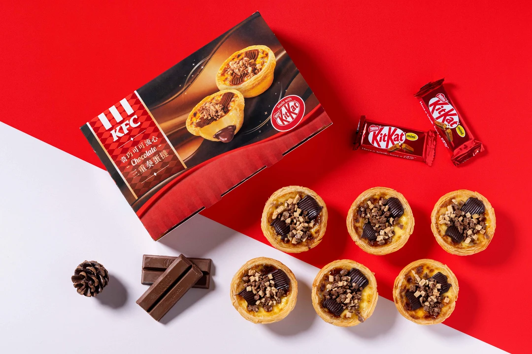 肯德基攜手KITKAT®推出期間限定「奇巧可可流心三重奏蛋撻」，12月2日至3月2日限時開賣