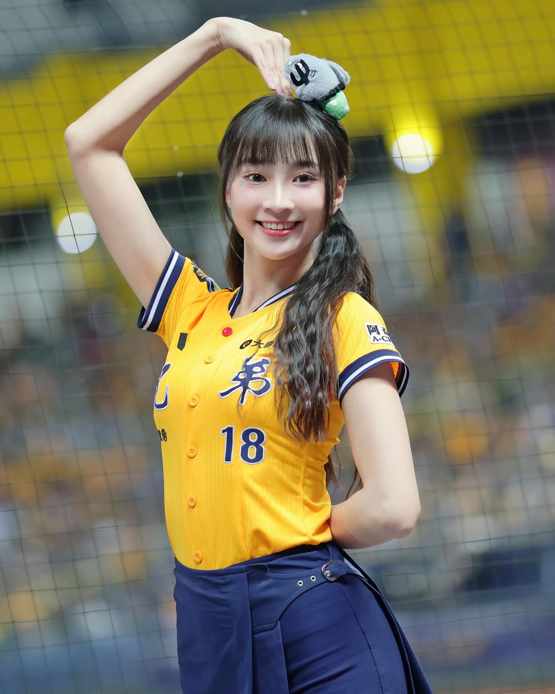 啦啦隊選美皇后「曼容」再登國際舞台！璀璨薄紗禮服、火辣比基尼驚豔全網！