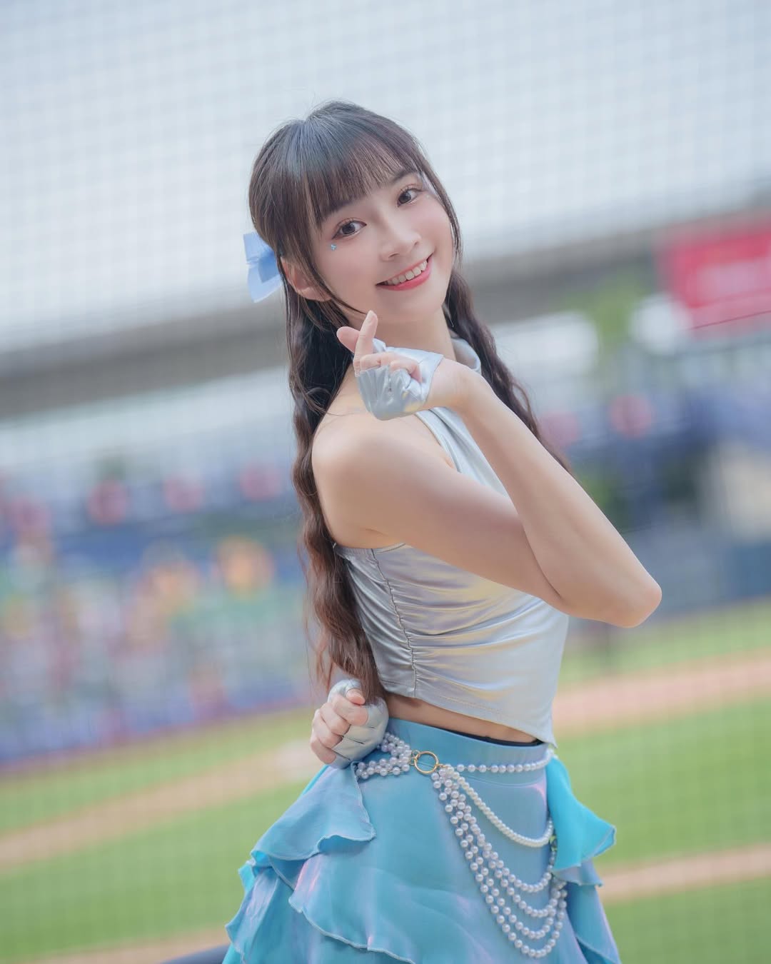 啦啦隊選美皇后「曼容」再登國際舞台！璀璨薄紗禮服、火辣比基尼驚豔全網！