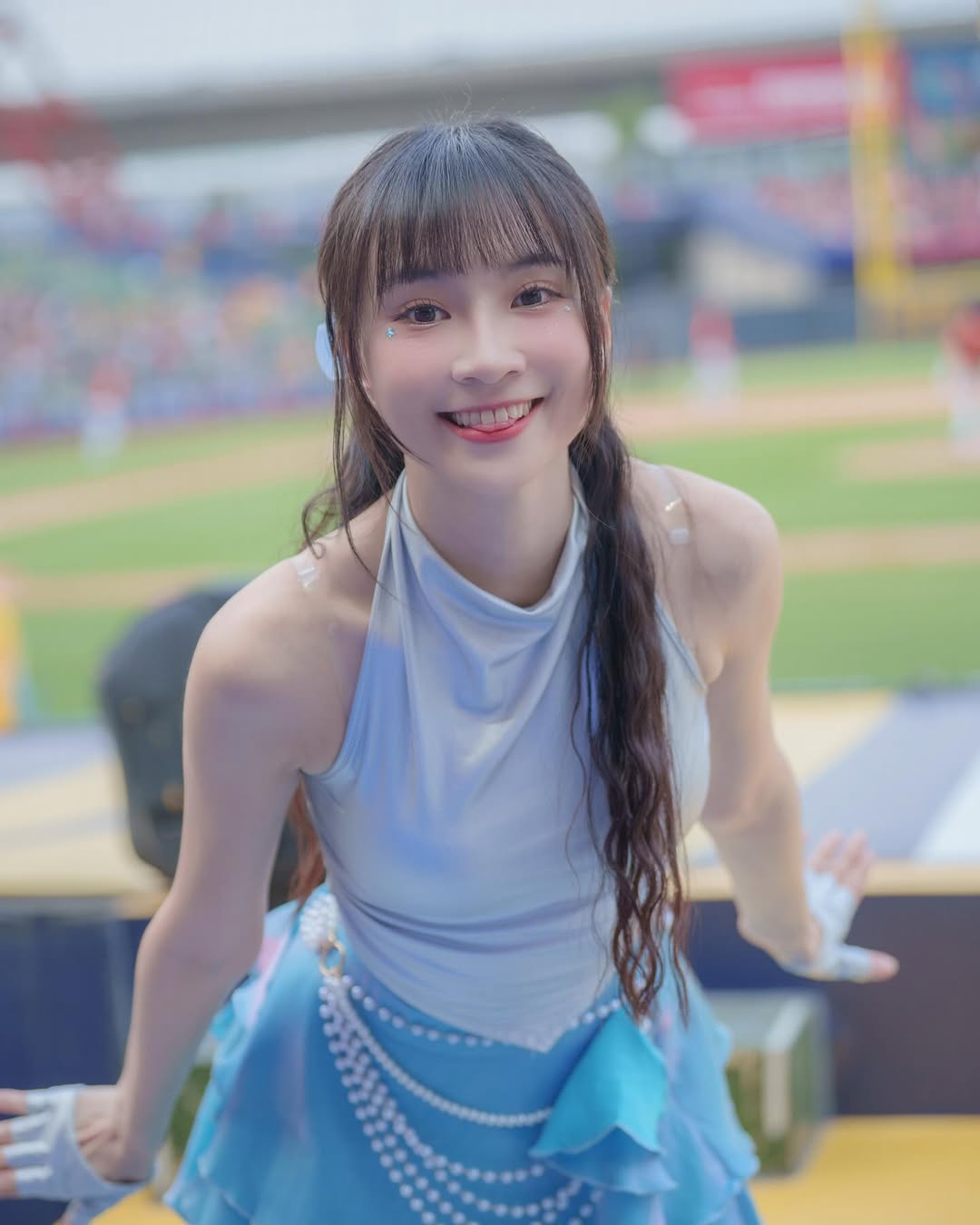 啦啦隊選美皇后「曼容」再登國際舞台！璀璨薄紗禮服、火辣比基尼驚豔全網！