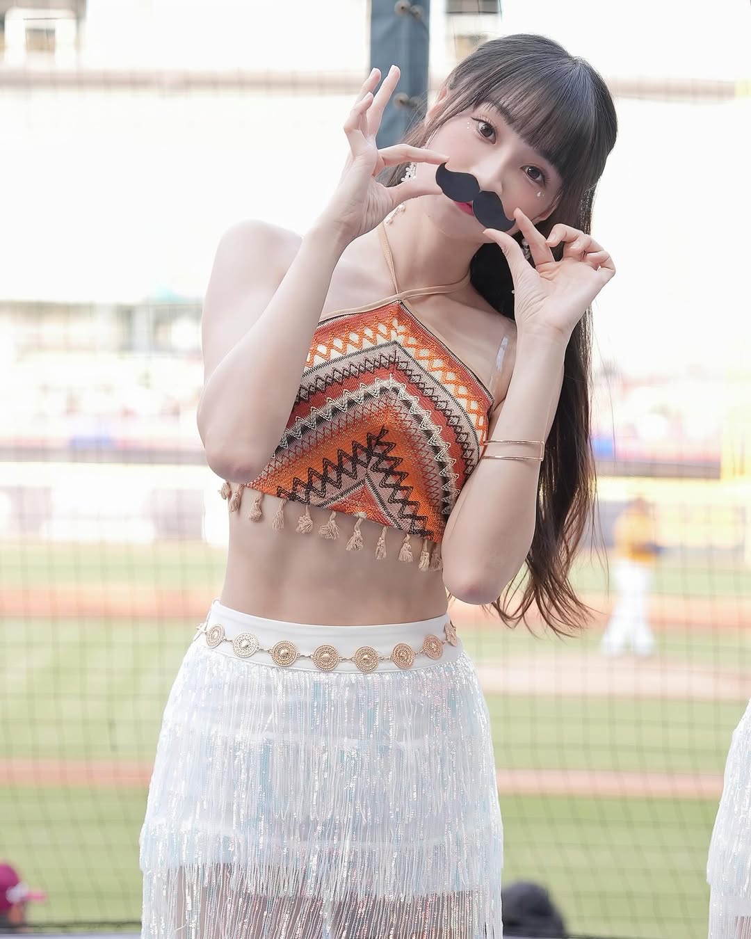 啦啦隊選美皇后「曼容」再登國際舞台！璀璨薄紗禮服、火辣比基尼驚豔全網！