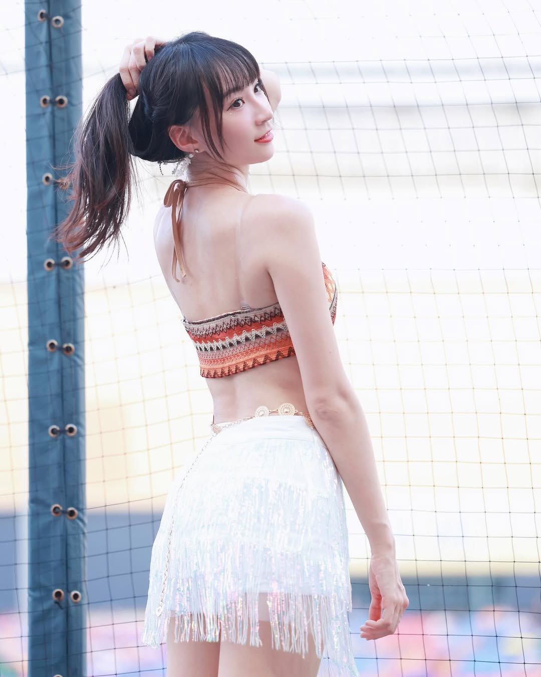 啦啦隊選美皇后「曼容」再登國際舞台！璀璨薄紗禮服、火辣比基尼驚豔全網！