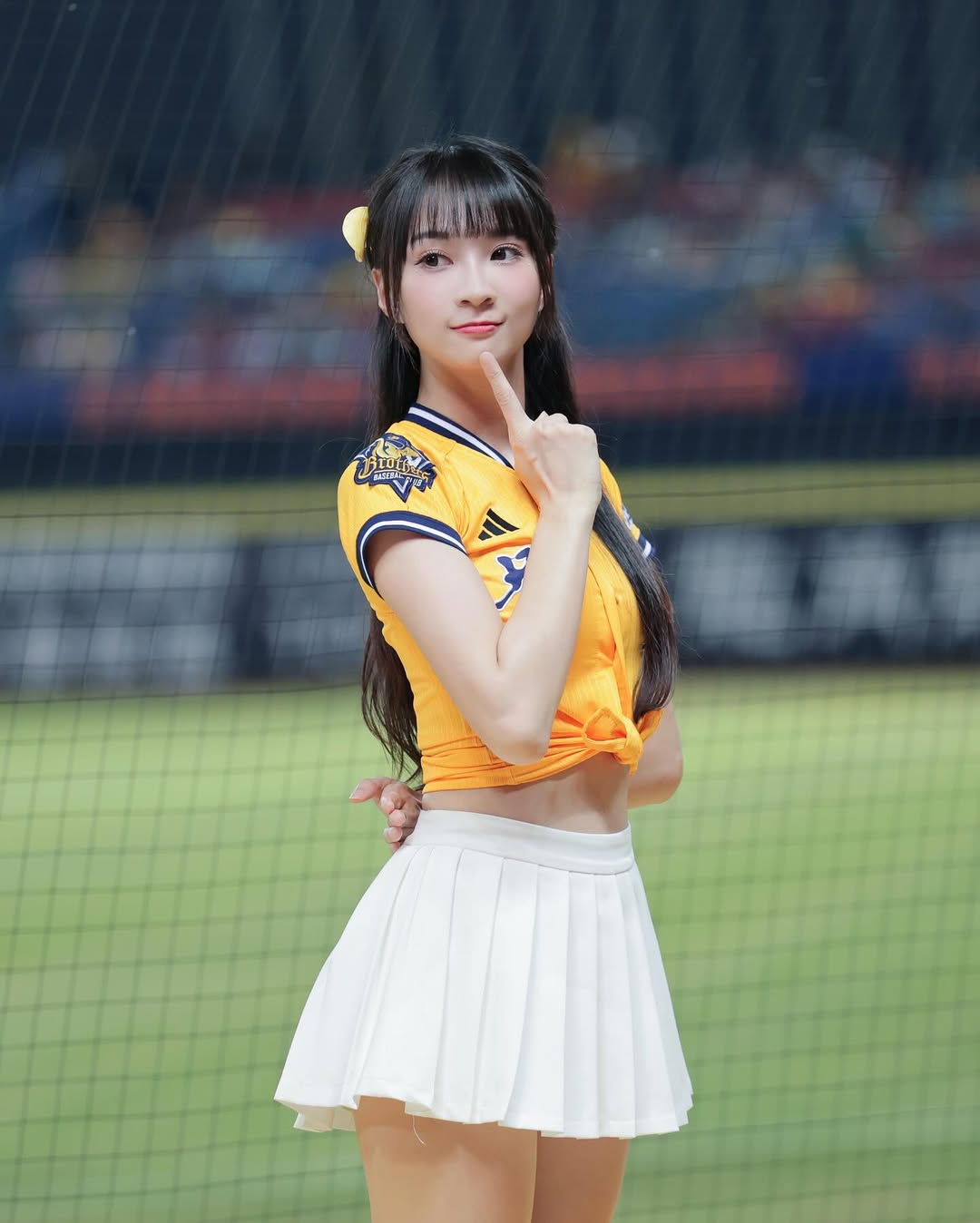 啦啦隊選美皇后「曼容」再登國際舞台！璀璨薄紗禮服、火辣比基尼驚豔全網！