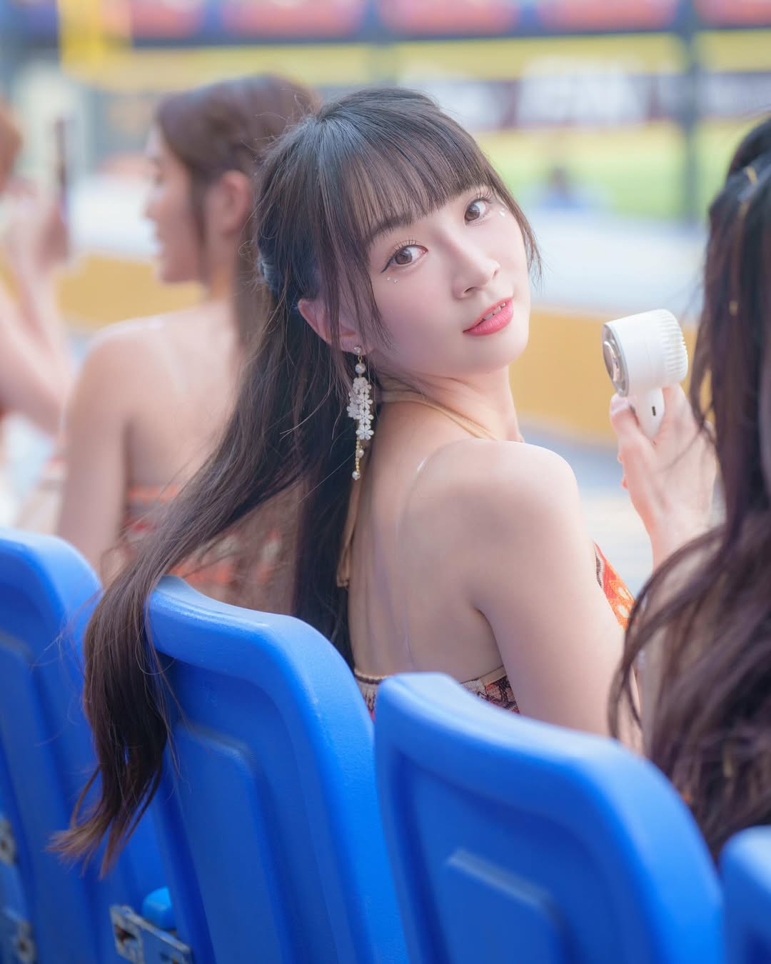 啦啦隊選美皇后「曼容」再登國際舞台！璀璨薄紗禮服、火辣比基尼驚豔全網！