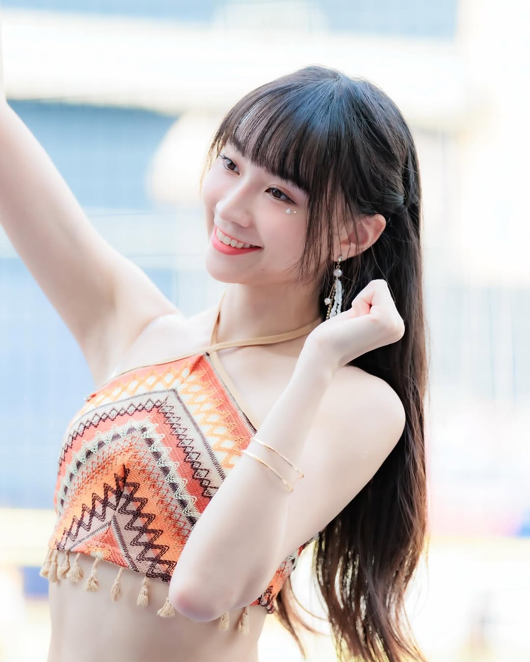 啦啦隊選美皇后「曼容」再登國際舞台！璀璨薄紗禮服、火辣比基尼驚豔全網！