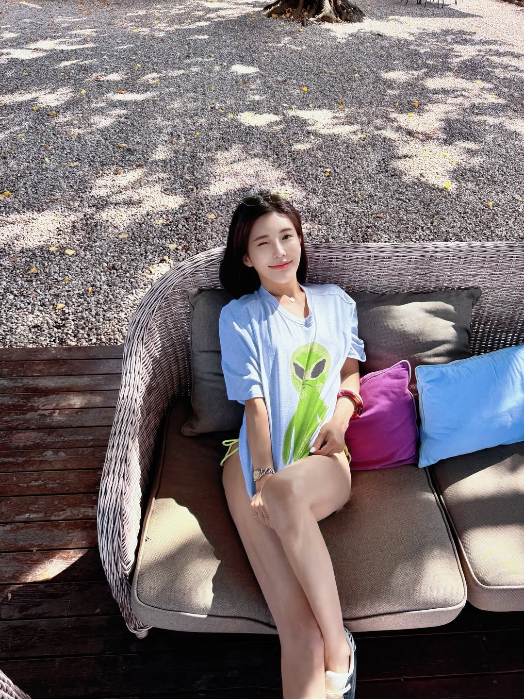 維納斯女神降臨！「壯壯」激辣戰袍放送火辣南半球、性感美腿，三角地帶若隱若現！