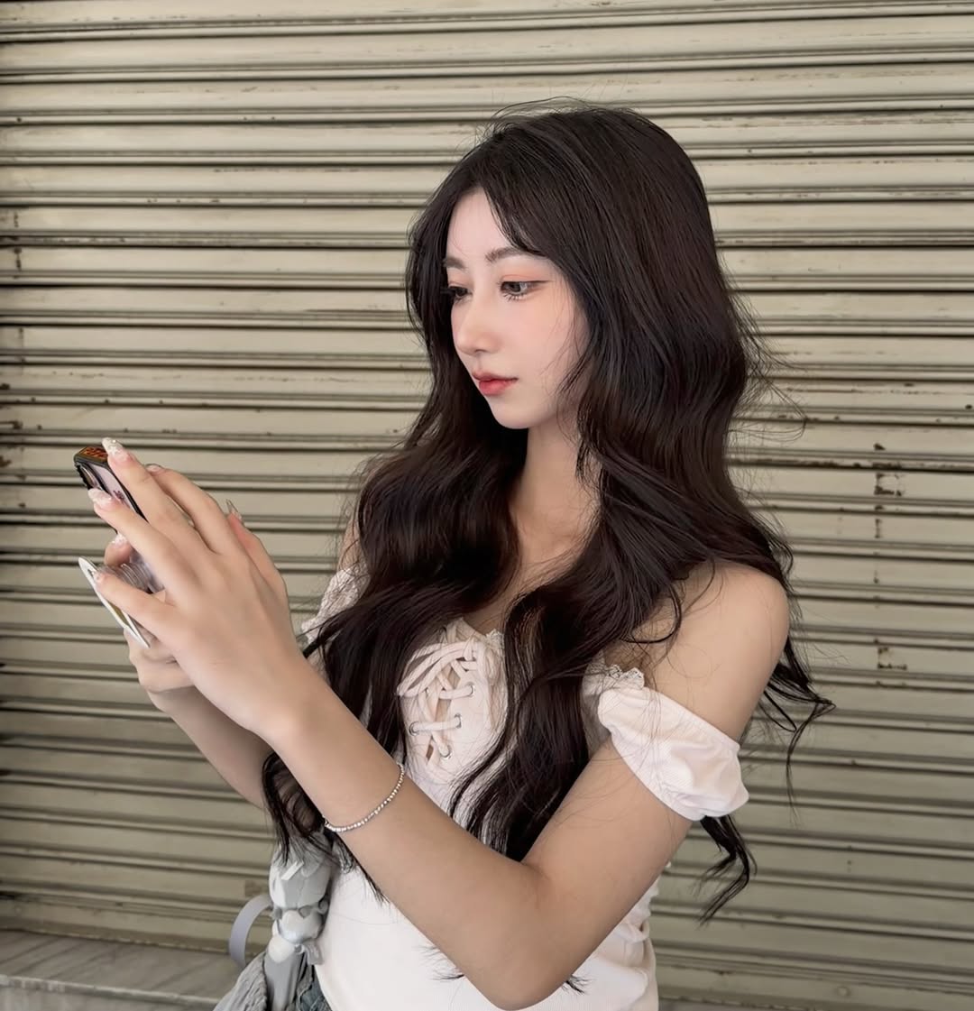 「啦啦隊女神」一粒應援途中疑不適！突摀嘴衝去場外，本尊親自回應：不是孕吐