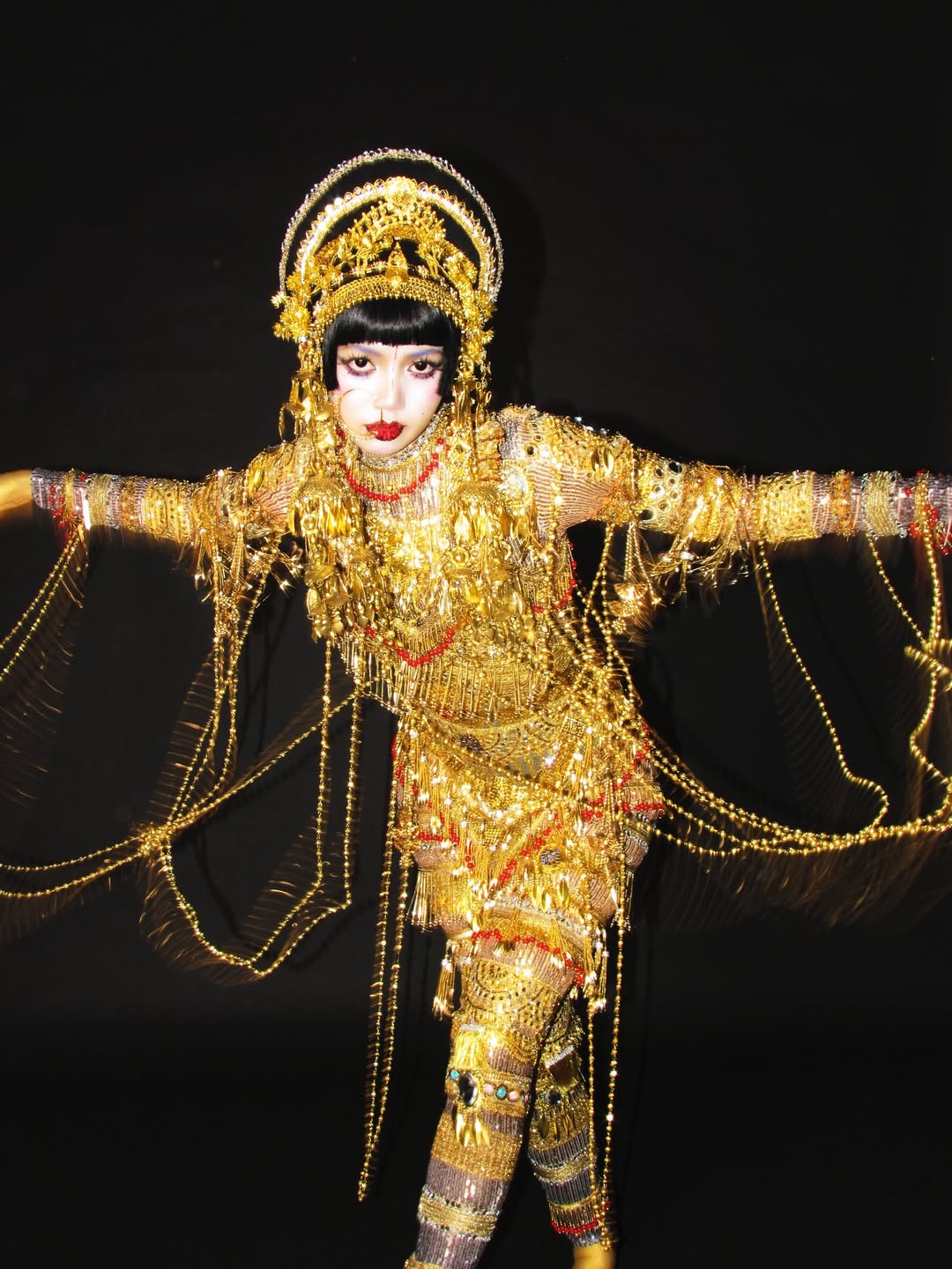 LISA 萬聖節扮裝神還原《愛x死x機器人》吉巴羅！網：真的超強！