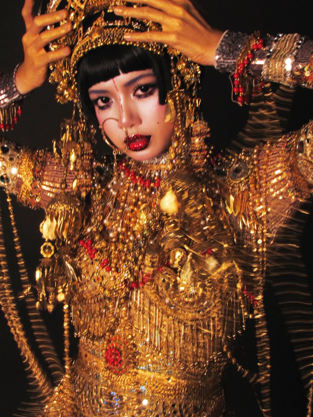 LISA 萬聖節扮裝神還原《愛x死x機器人》吉巴羅！網：真的超強！