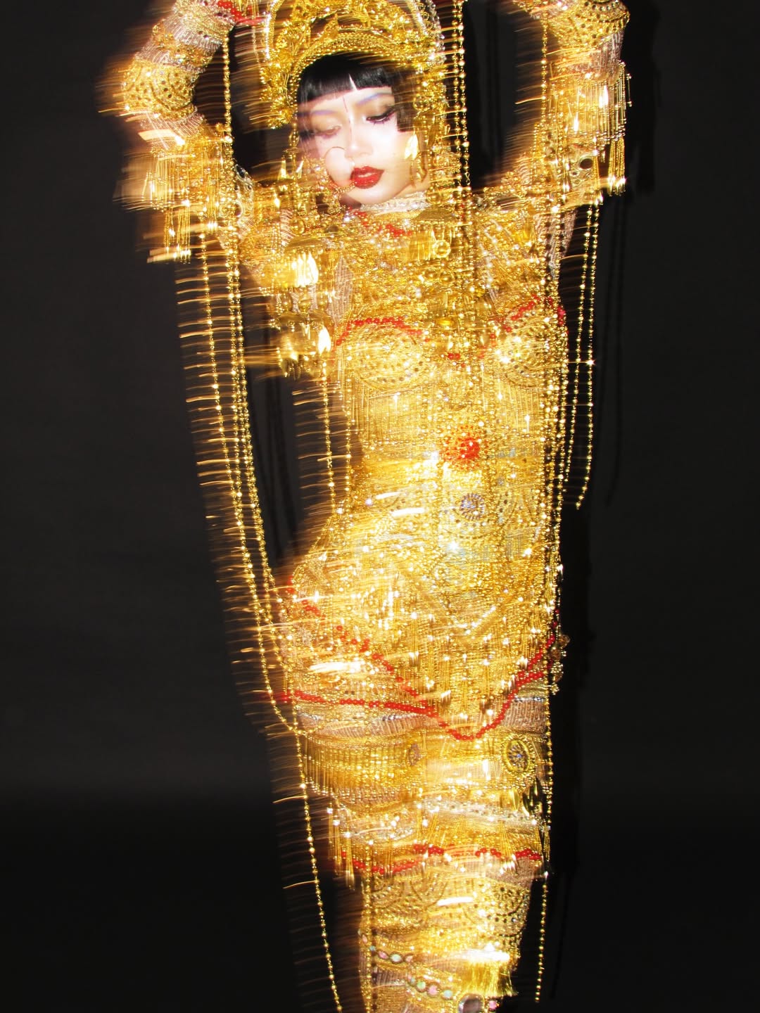 LISA 萬聖節扮裝神還原《愛x死x機器人》吉巴羅！網：真的超強！