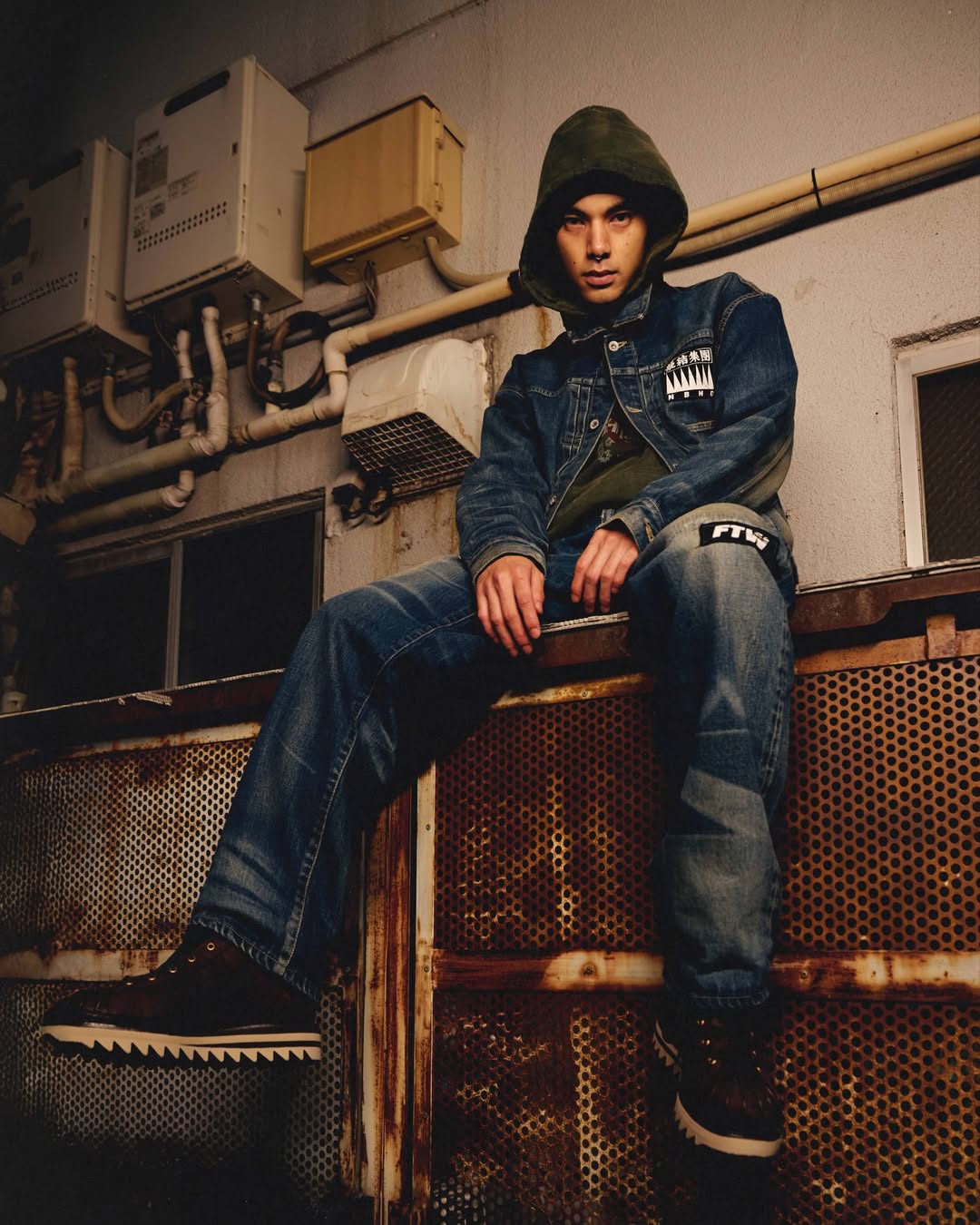 CLOT x NEIGHBORHOOD 全新聯名登場，竟帶回冠希最愛的 04 FTW 牛王！