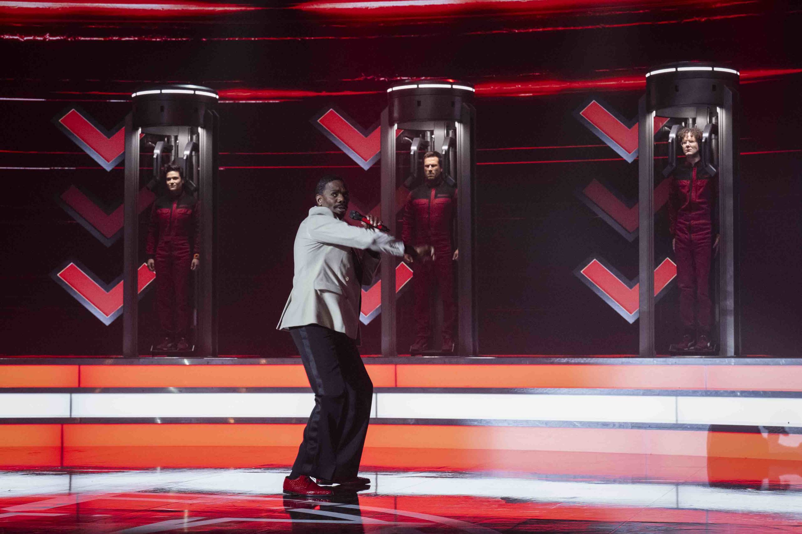 由葛倫·鮑威爾飾演「真人實境 × 生存遊戲」的主角