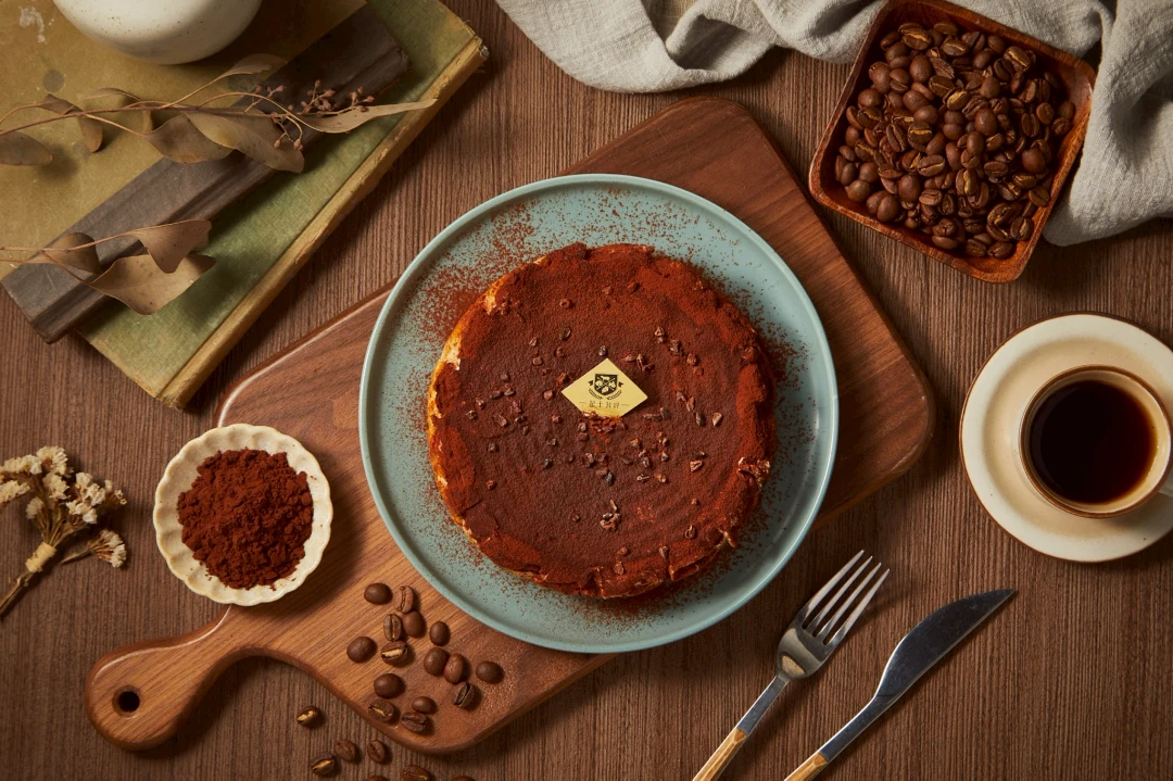 咖啡迷必收！義式瑪奇朵 × 巴斯克，起士公爵打造秋冬最迷人「義式瑪奇朵熟成巴斯克」