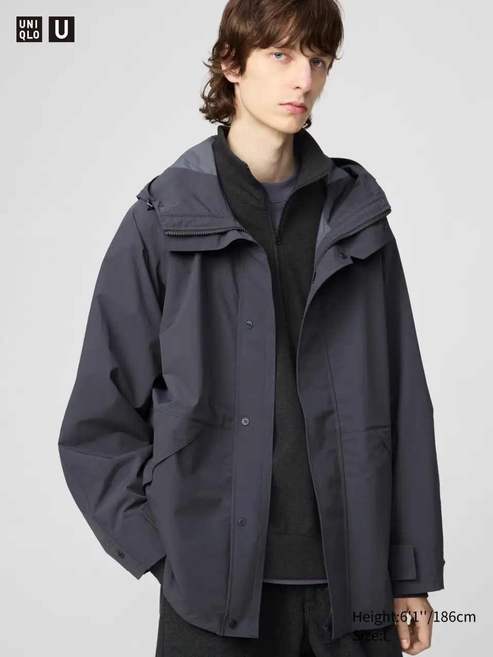 UNIQLO U – BLOCKTECH 防風雨機能連帽外套　售價：NT$2,490