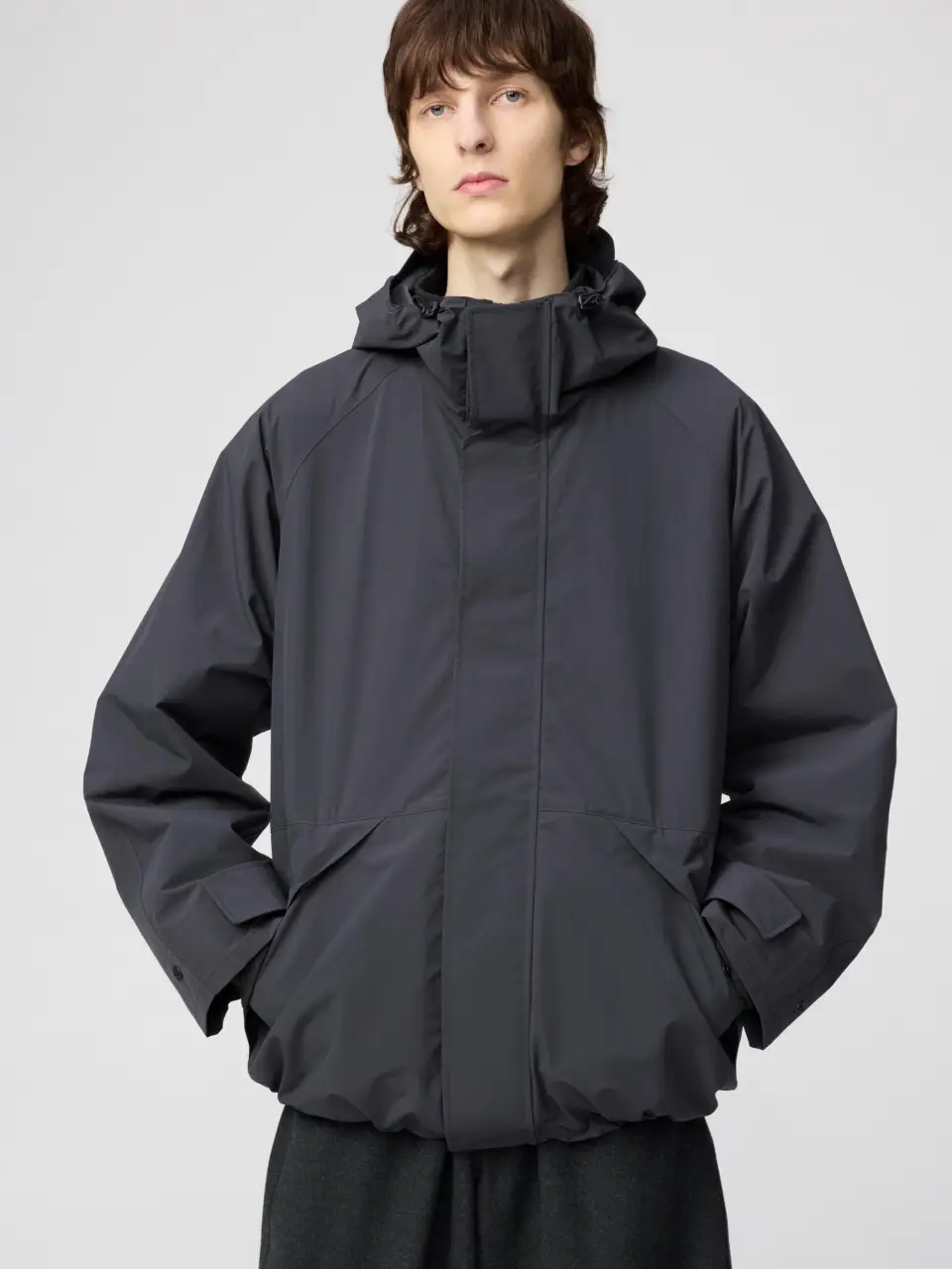 UNIQLO U – BLOCKTECH 防風雨機能連帽外套　售價：NT$2,490