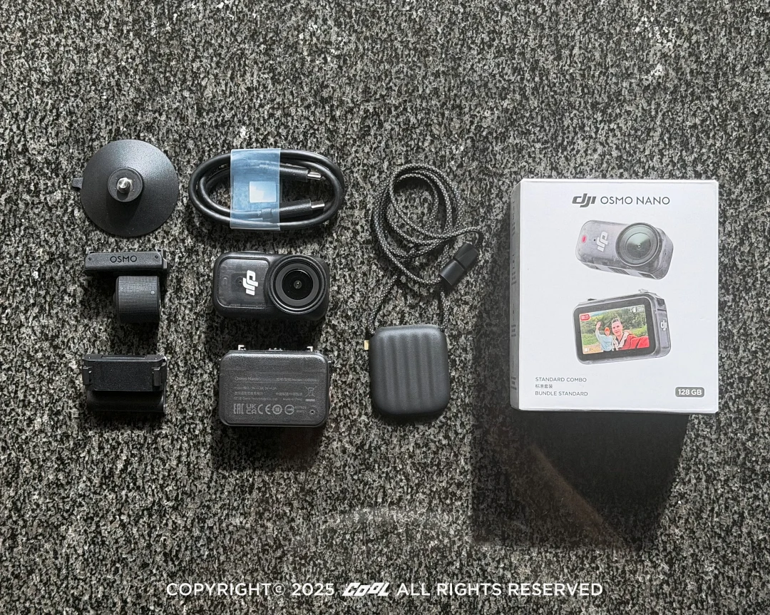 DJI Osmo Nano標準套裝版本開箱,內附主相機、多功能影像傳輸模組、磁力帽夾、磁力掛繩、雙向磁力球頭組件、傳輸線。