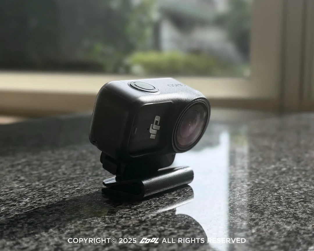 Osmo Nano機身採用磁吸設計,能直接附著於帽子、頭盔、寵物項圈等不同位置