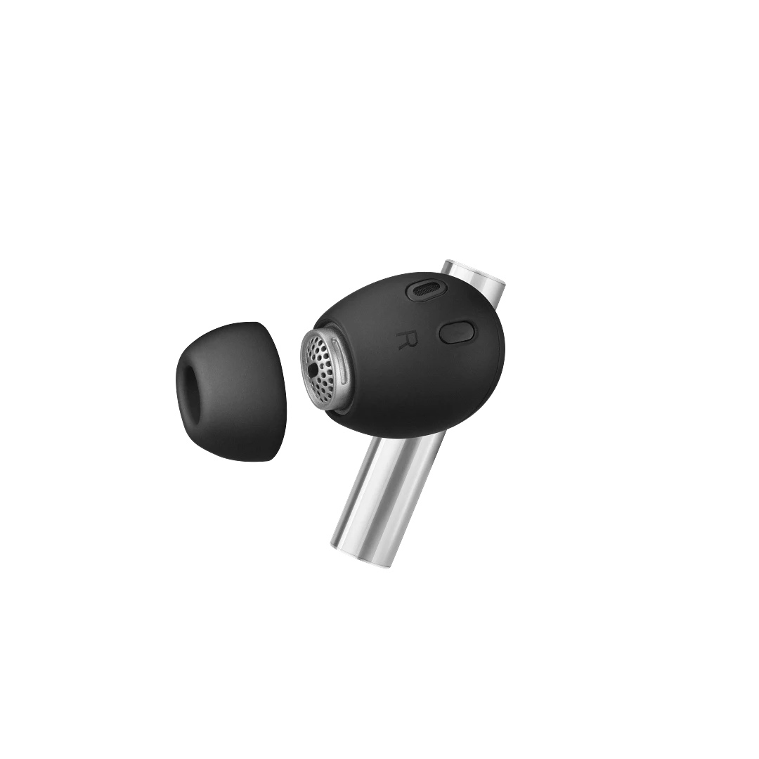 Beo Grace 搭載 B&O 首次使用橢圓形耳塞,能覆蓋更多耳道形狀,戴久仍維持穩定與舒適。