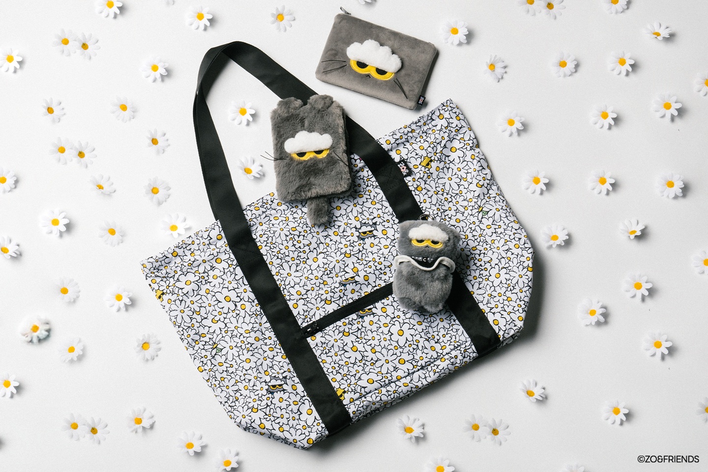 圖5. CASETiFY 特別推出限量「ZOA 護照套」、「ZOA 收納小包」、及「ZO&FRIENDS 可摺疊旅行袋」等三款精選產品