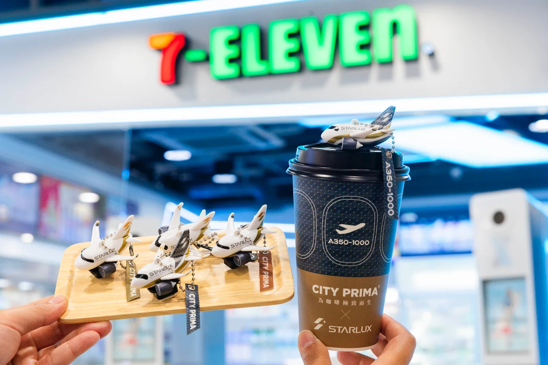 原價購買大杯CITY PRIMA精品咖啡任2杯加價9元，即可獲得一個限量「星宇航空飛機造型杯塞」。