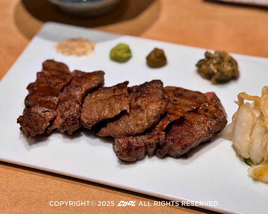 牛舌控必收!乾杯集團「牛舌佑介」12/21 開幕,390 元起炭火牛舌定食登場