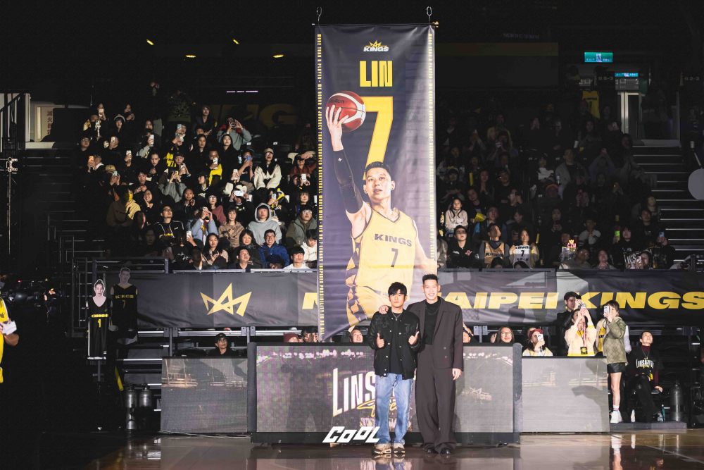 周杰倫穿 Chrome Hearts 牛仔褲