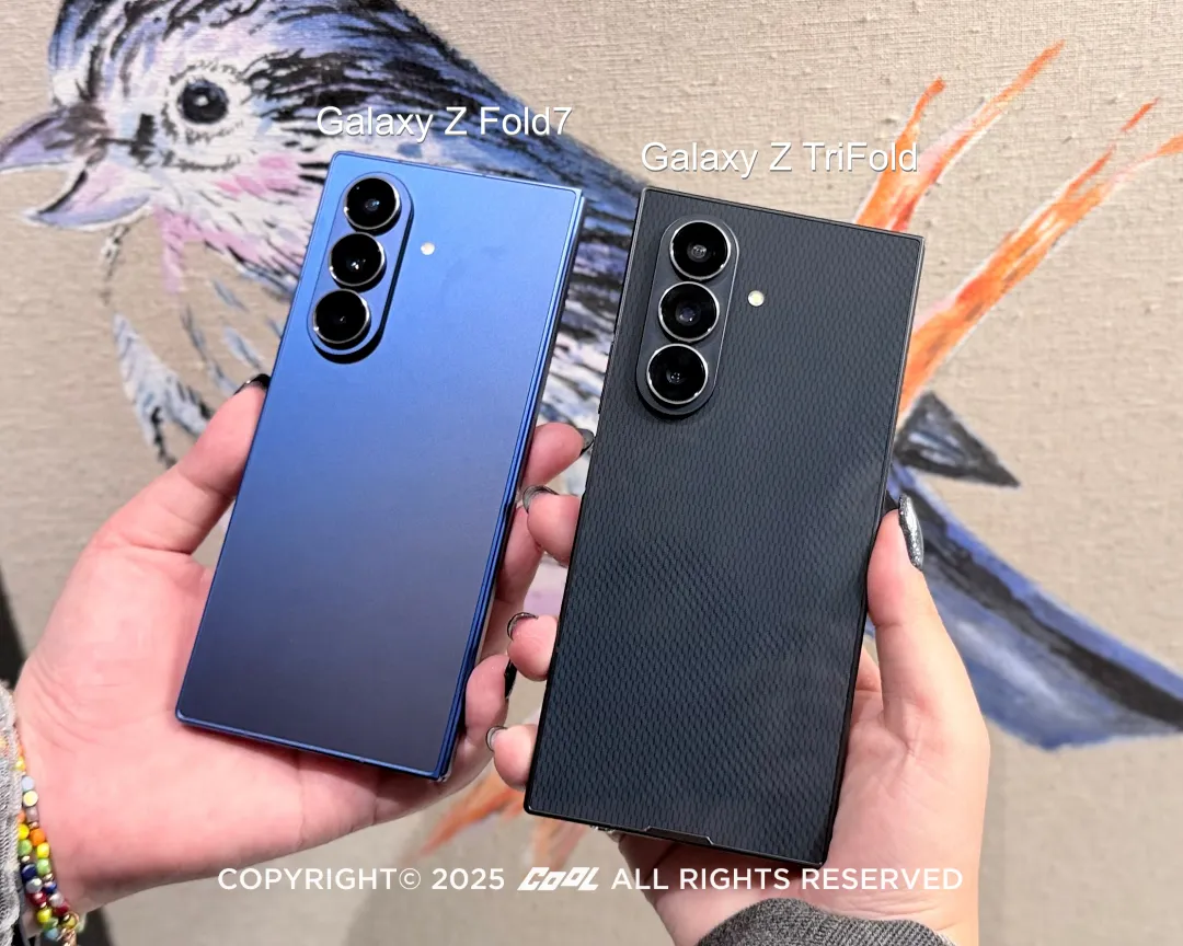 Galaxy Z TriFold採用與Z Fold7相同的三鏡頭相機模組,分別搭載2億畫素OIS廣角主鏡頭(F1.7光圈)+1,200萬畫素超廣角鏡頭(F2.2光圈)+1,000萬畫素長焦鏡頭(F2.4 光圈)