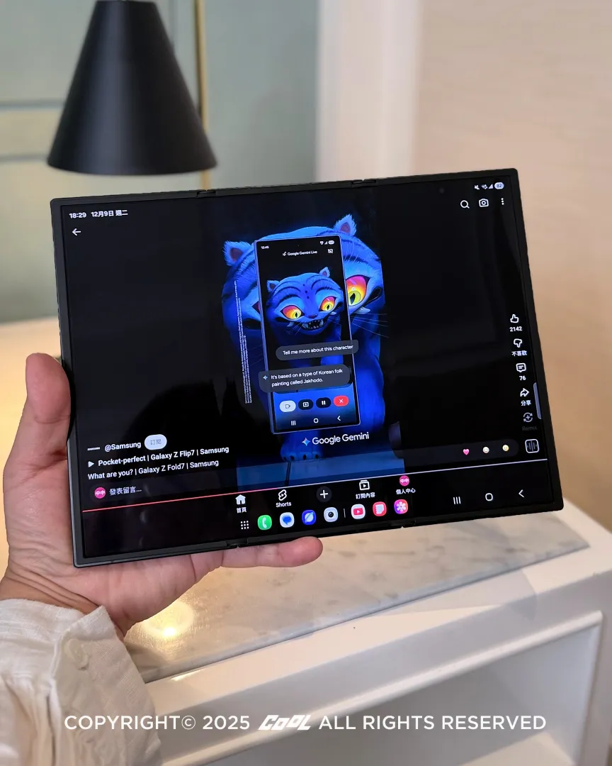 用Galaxy Z TriFold 10吋大螢幕追劇就是爽